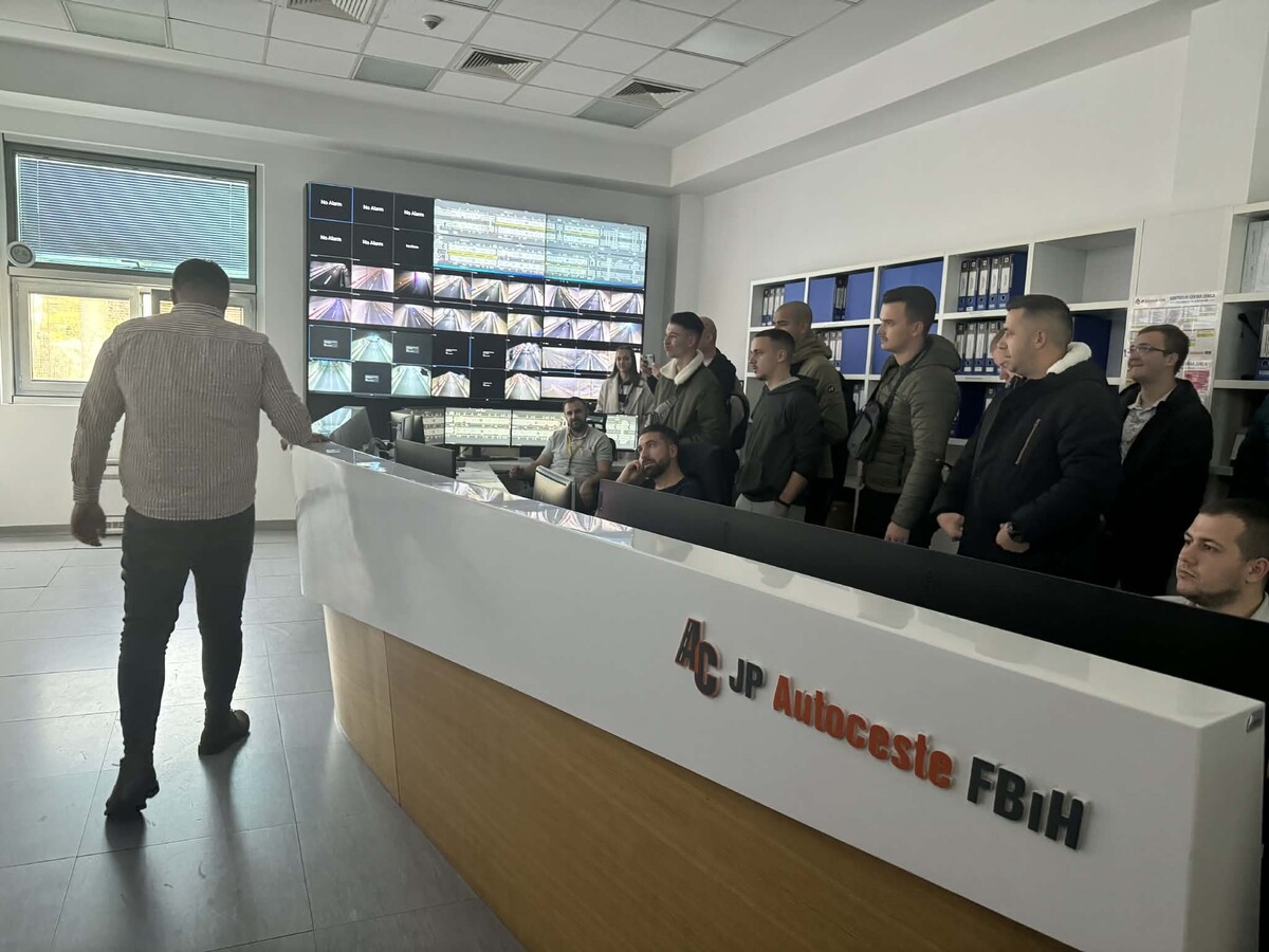 1763378561_691b058145b64