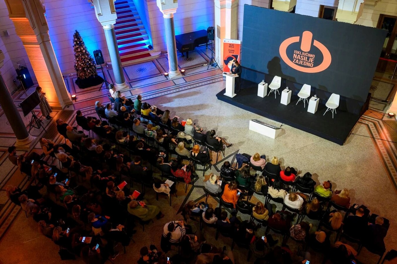 1765537600_693bf74080469